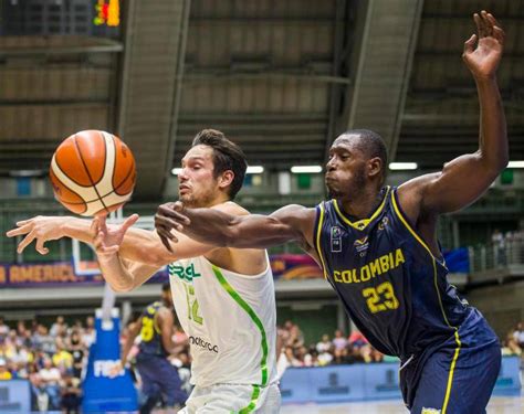 Selección Colombia de baloncesto llegó a Medellín para iniciar su