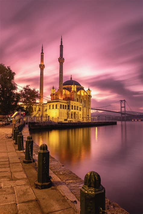 Salida Del Sol Hermosa Del Paisaje De Ortakoy Estambul Con Las Nubes