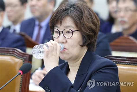 목축이는 이은숙 국립암센터 원장 연합뉴스