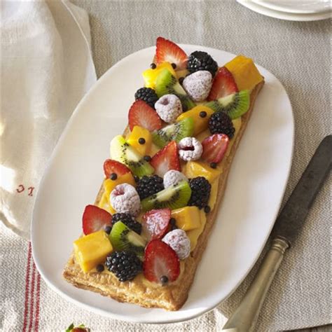 Tarta De Hojaldre Con Crema Pastelera Y Frutas