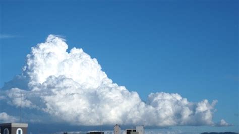 夏の雲の種類と特徴 入道雲やわた雲、危険をもたらす雲とは？ そらくら