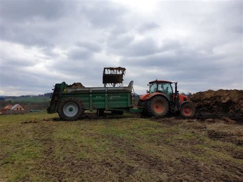 Traktory Kubota Na Farm Ji Ho Ervenky Vykon Vaj Ve Ker Pr Ce