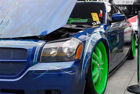 Modified 2007 Dodge Magnum Rt 57l Hemi V8 Powered Sema Feature In Dub Booth