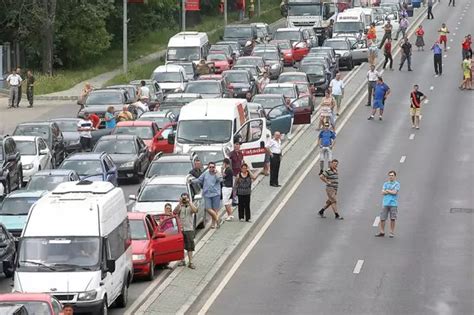 Poli Ia Rutier I Crucea Ro Ie Avertizeaz Via A Este O Ans Unic