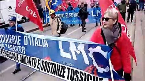 Sciopero Generale A Milano Il Corteo Dei Sindacati Di Base Video