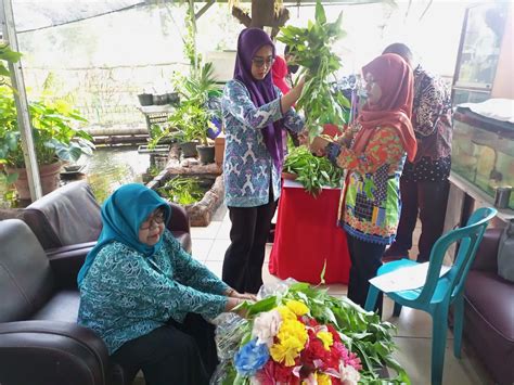 Foto Verifikasi Lapangan Lomba Program Pokok Pkk Di Kelurahan