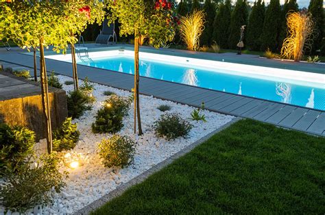 Piscina con jardín consejos para crear ambientes únicos