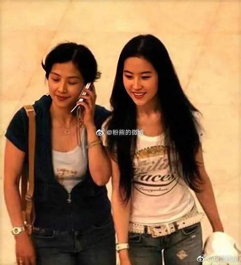 Learn to dress to exude the ‘fairy’ temperament of Liu Yifei’s mother ...