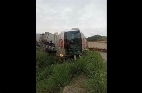 La Jornada Un Muerto Y 14 Heridos Por Accidente En Autopista Cosoleacaque La Tinaja