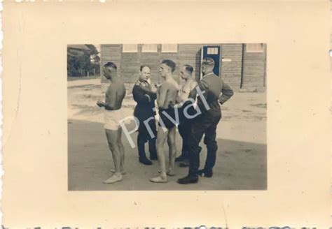 Foto Wk Ii Wehrmacht Soldaten Nude Nackt Kasernenhof K Eur