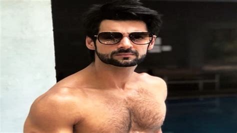 Karan Wahi Hot