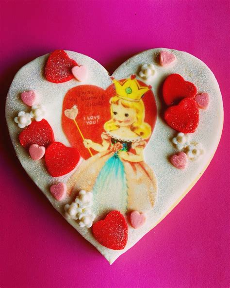 Modeling chocolate meets wafer paper in this vintage Valentine cookie ️💕 | Valentine cookies ...