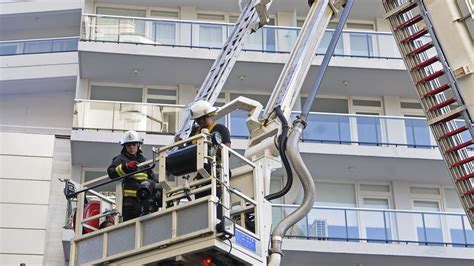 Treinta Personas Hospitalizadas Tras Un Incendio En Una Torre De 35