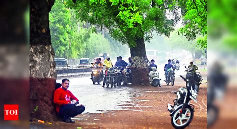 Unseasonal Rain Unseasonal Rain Brings Relief From Humidity And Heat In Sambhajinagar