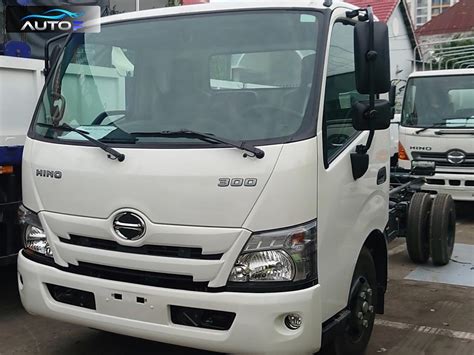 Hino XZU710L 2 5 tấn thùng dài 4 5 mét Giá bán thông số