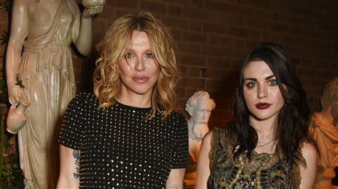 Courtney Love And Daughter Frances Bean Cobain Party In London With Bella Hadid Cara Delevingne