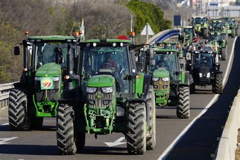 Agricultores Polacos Bloqueiam Fronteira A Alemanha Bom Dia