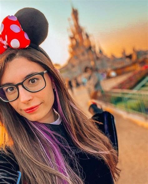 Lyna En Disneyland Celebridades Bonitos Fotos Mujeres Bonitas