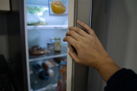 Un Experto En Electrodomésticos Pide Usar Un Folio Para Saber Si Tienes Que Tirar La Nevera A La