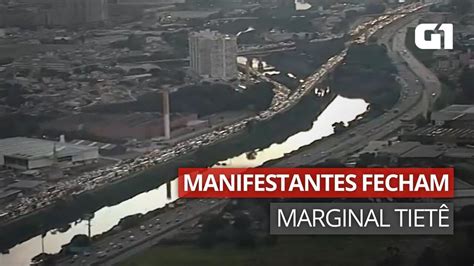 Manifestantes Realizam Protesto E Interditam Marginal Tiet No Sentido