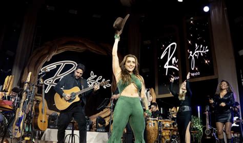 Show Lauana Prado Pelotas - Lauana Prado faz show de quase 6 horas para mais de 8 mil pessoas em ...