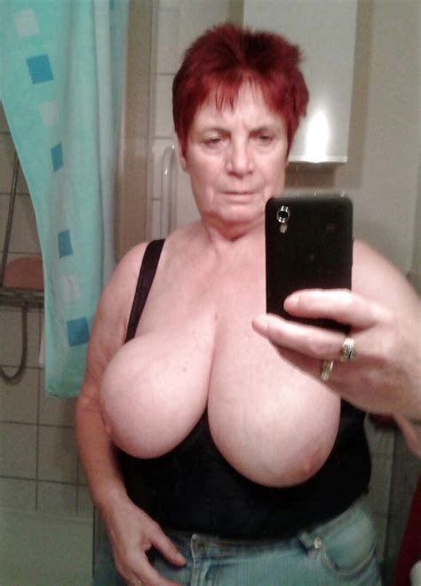 Naked Granny Selfshot Hallow Posing Nude Maturegrannypussy