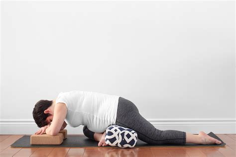 6 Yoga Poses For Your Second Trimester By Toronto Yoga Mamas Yoga