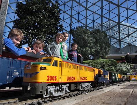 Garden Train Show At The Domes In Milwaukee Features Giant