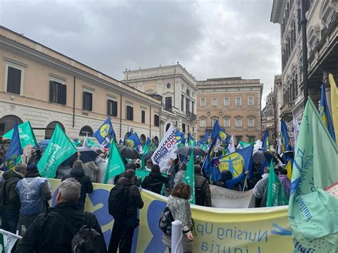 Medici E Infermieri In Piazza Contro La Manovra Pronti Alle