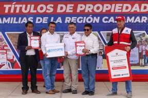 Cajamarca Cofopri Entrega M S De T Tulos Para Lotes De Vivienda