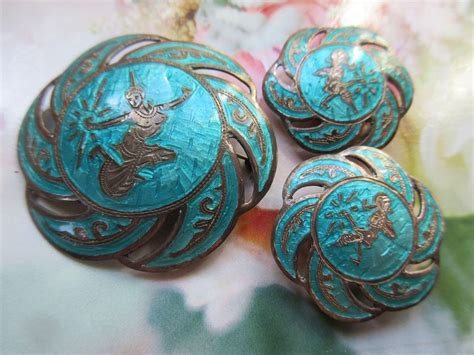 vintage enamel pins 8
