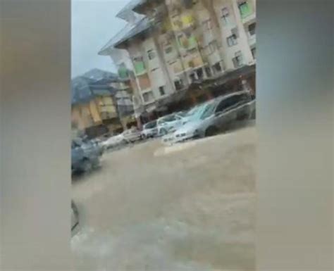 ДАН VIDEO Jako nevrijeme pogodilo Zlatibor Kiša grad i snijeg