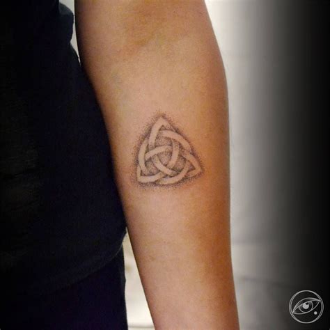 Thinking about getting a celtic trinity knot tattoo read this first ...