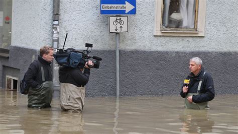 Es Gibt Eine Sehr Kritische Situation Elbe Hochwasser Fällt Doch