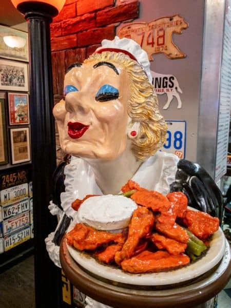 Eating at Buffalo's Anchor Bar: Home of the Original Buffalo Wings ...