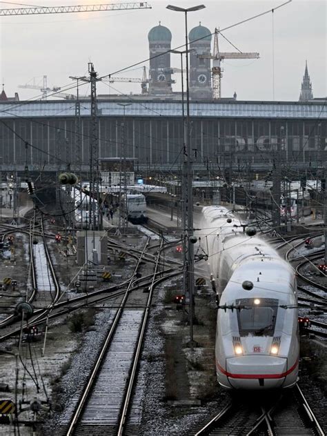 Fahrgäste müssen in Zügen übernachten der Flugbetrieb am Münchner