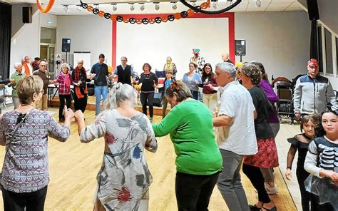 À Spézet le fest noz de Korn boud a fait le bonheur des danseurs Le