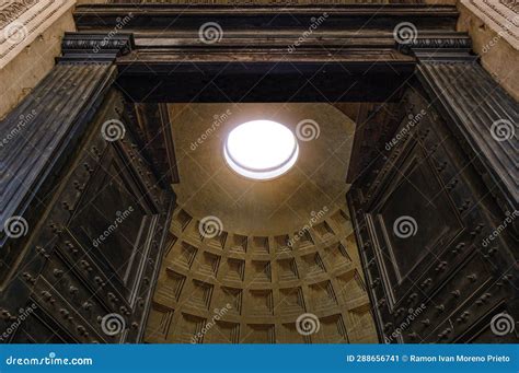 Oculus of the Pantheon in Rome, from the Entrance Editorial Photo ...