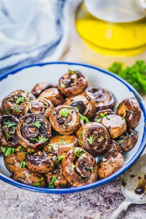 Oven Roasted Garlic Mushrooms Recipe (Step by Step) - Whiskaffair