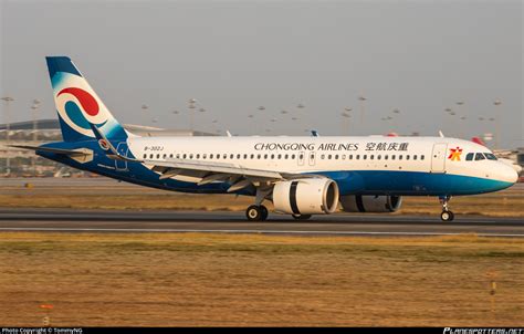 B 302J Chongqing Airlines Airbus A320 251N Photo By TommyNG ID