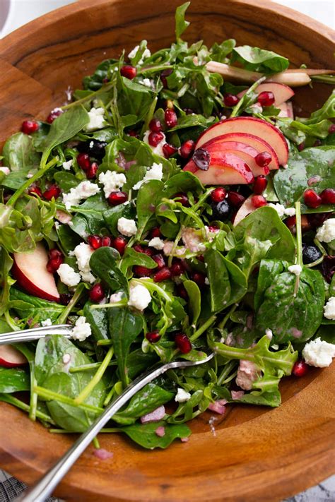 Mixed Green Salad With Fruit And Nuts Kitchen Divas