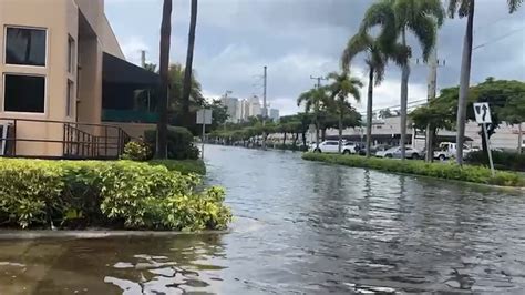 Fuertes Lluvias En El Sur De Florida Provocan Cierre De Calles Por