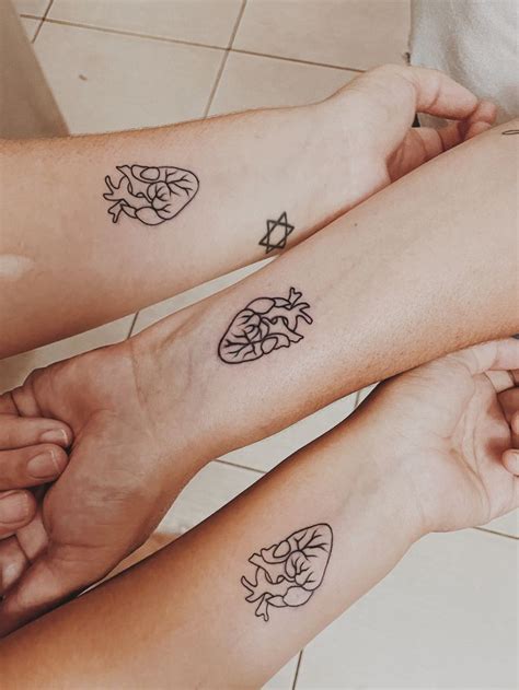 Tatto Mãe E Filhas 🫀🖤 Tatuagem Mae Tatuagem Tatuagem Da Sorte