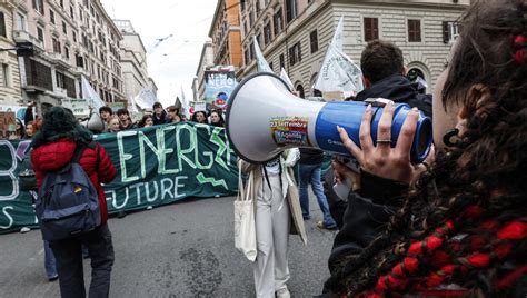 Sciopero Globale Per Il Clima I Fridays For Future Tornano In Piazza