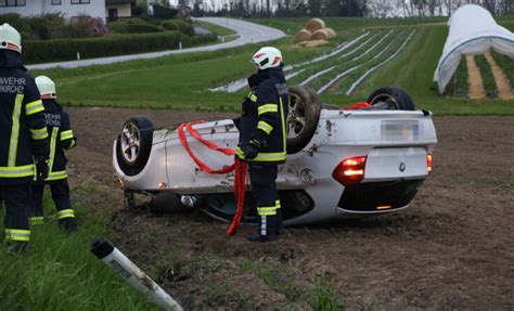 Drei Teils Schwer Verletzte Bei Unfall Zwischen Auto Und Kleinbus In