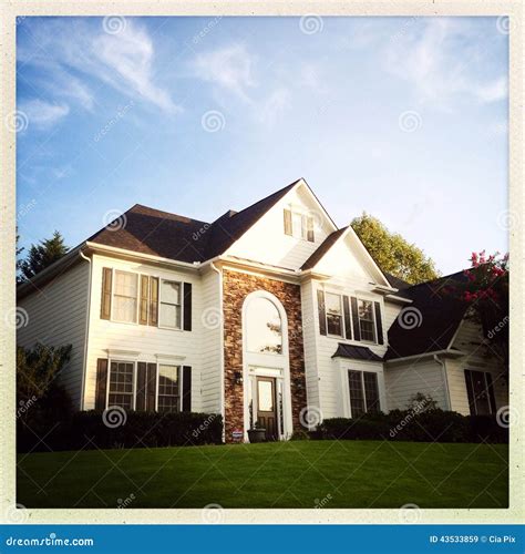 Modern suburban house editorial stock image. Image of exterior - 43533859