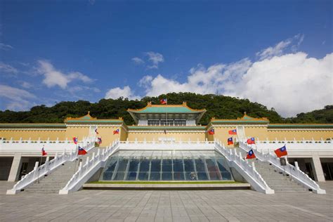 无人博物馆宫殿栏杆横图室外白天仰视旅游度假山山脉植物窗户楼梯标志建筑道路地标建筑路旗帜台湾中国