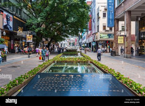 Commercial Pedestrian Street, Beijing Road, Guangzhou Stock Photo - Alamy