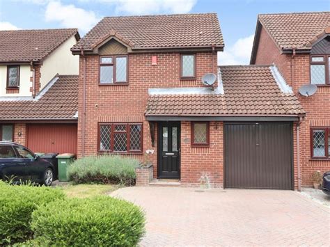 3 Bed Link Detached House For Sale In St Lawrence Close Hedge End