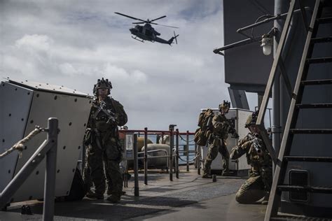 Dvids Images St Meu Force Reconnaissance Marines Execute Visit